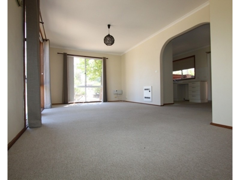 1/24 Bungendore Road, Queanbeyan NSW 2620