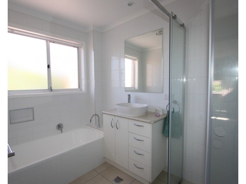 1/24 Bungendore Road, Queanbeyan NSW 2620