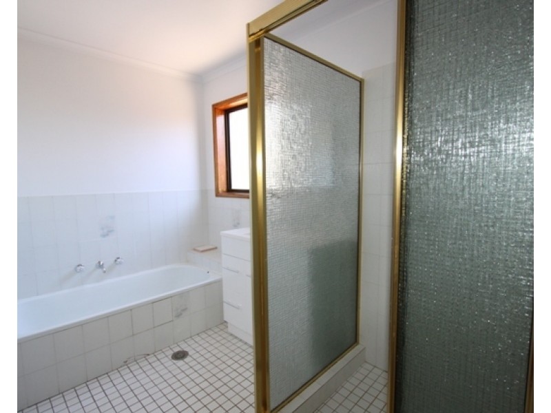 4 Cantle Place, Queanbeyan NSW 2620