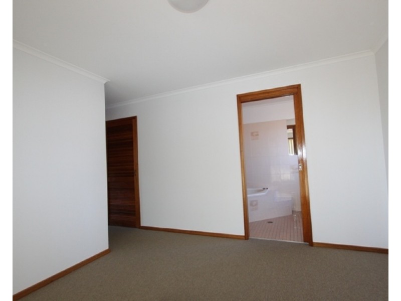 4 Cantle Place, Queanbeyan NSW 2620