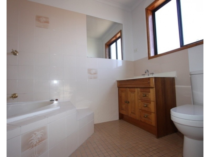 4 Cantle Place, Queanbeyan NSW 2620