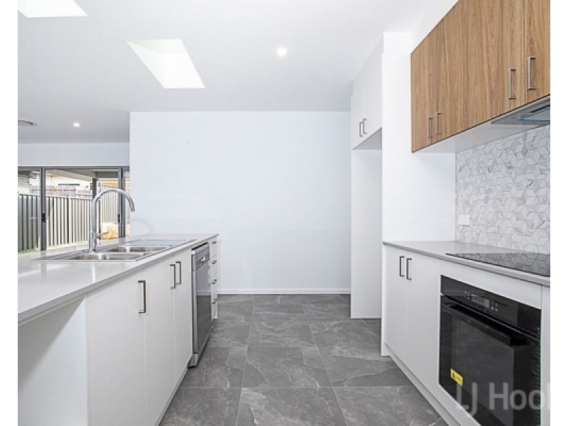 20 Leon Street, Googong NSW 2620
