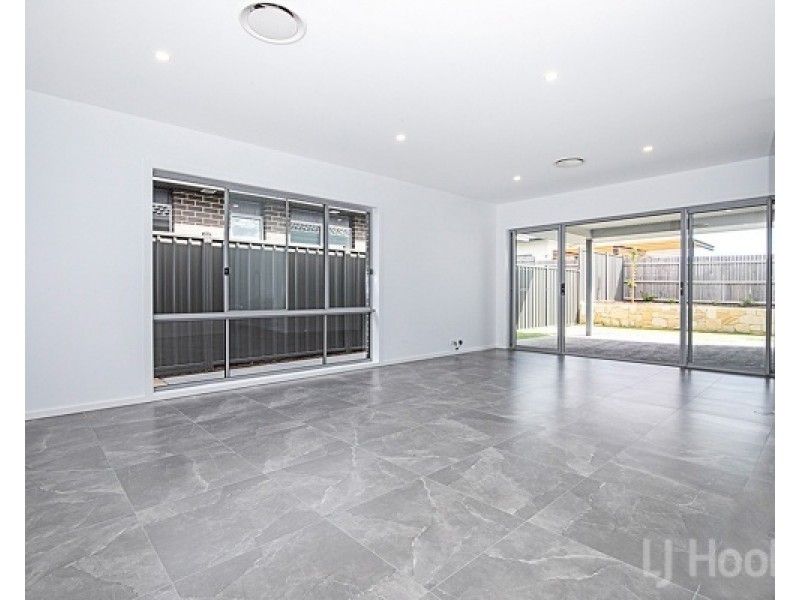 20 Leon Street, Googong NSW 2620