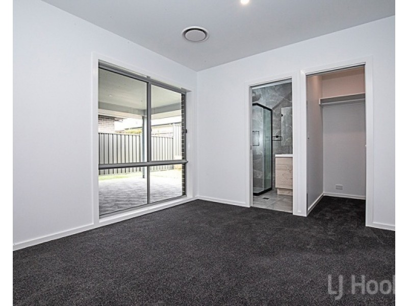 20 Leon Street, Googong NSW 2620