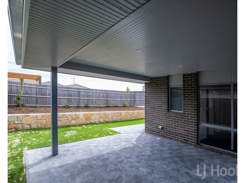 20 Leon Street, Googong NSW 2620