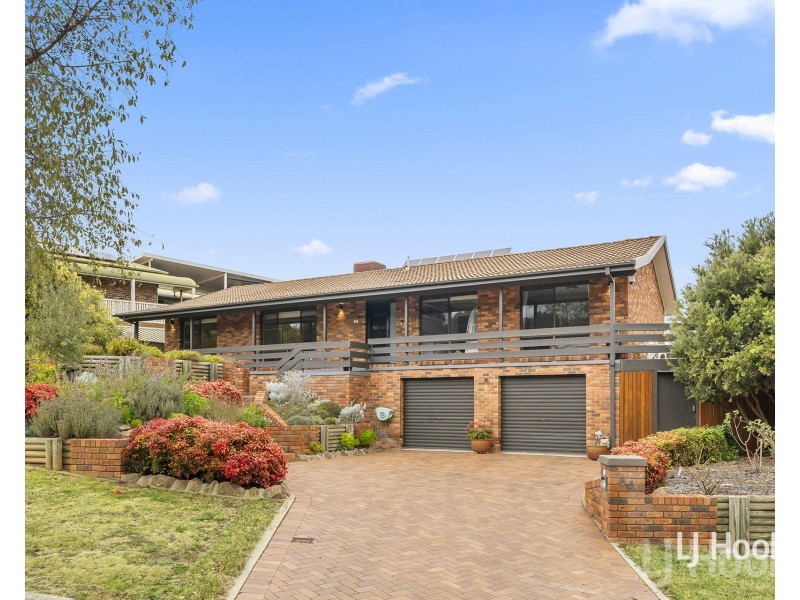 64 Crest Park Parade, Queanbeyan NSW 2620