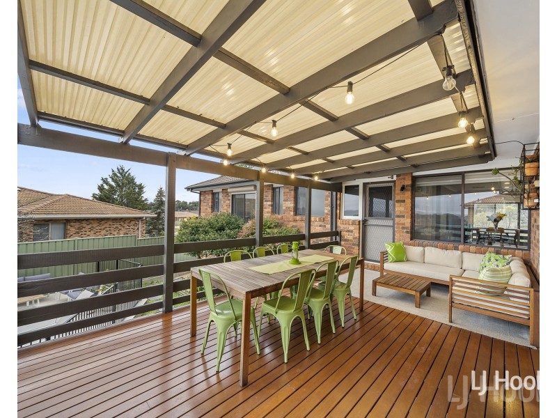 64 Crest Park Parade, Queanbeyan NSW 2620