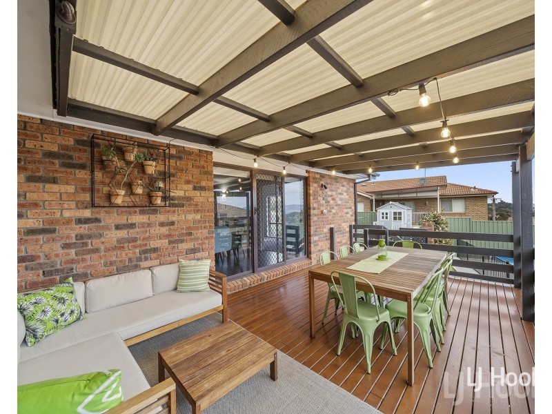 64 Crest Park Parade, Queanbeyan NSW 2620