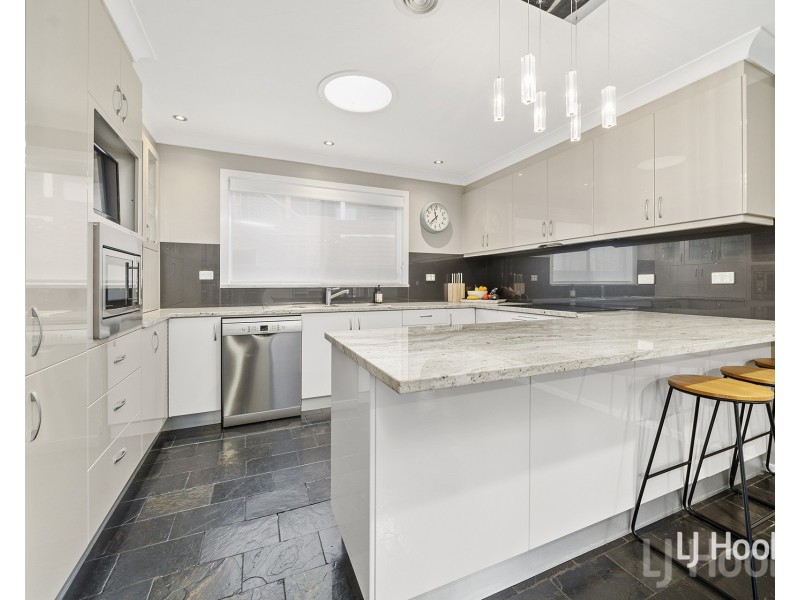 64 Crest Park Parade, Queanbeyan NSW 2620