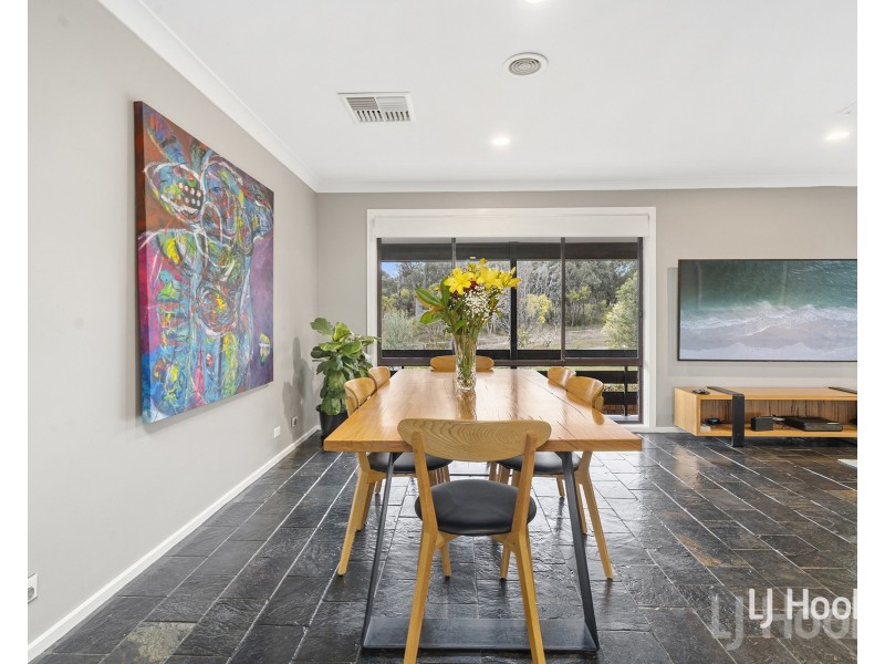 64 Crest Park Parade, Queanbeyan NSW 2620