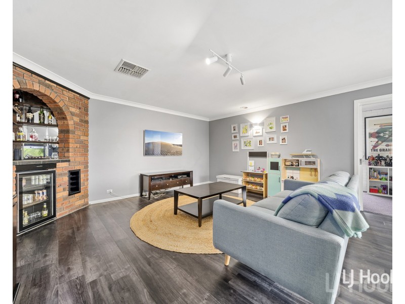 64 Crest Park Parade, Queanbeyan NSW 2620