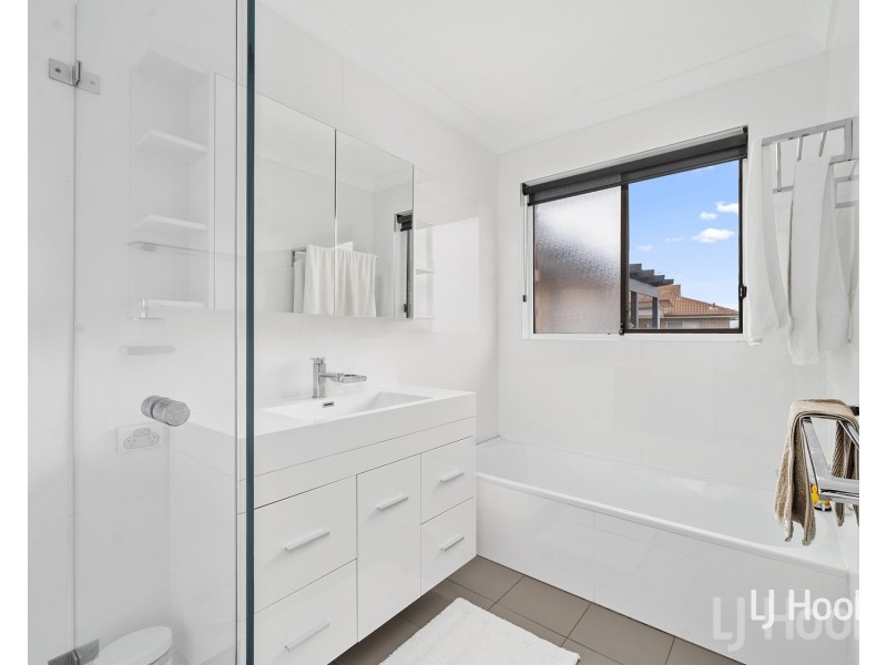 64 Crest Park Parade, Queanbeyan NSW 2620