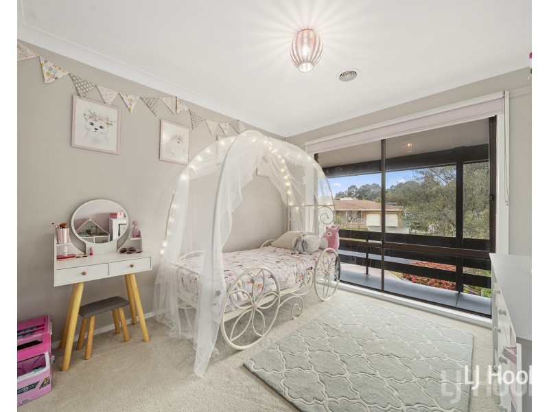 64 Crest Park Parade, Queanbeyan NSW 2620