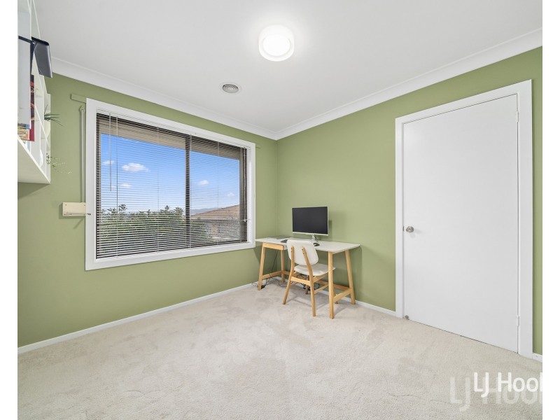64 Crest Park Parade, Queanbeyan NSW 2620