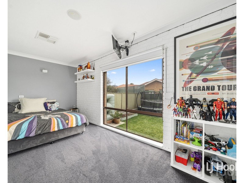 64 Crest Park Parade, Queanbeyan NSW 2620