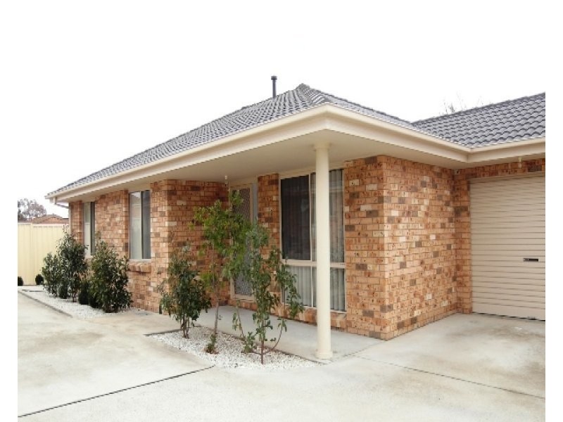 4/1B McKeahnie Street, Queanbeyan NSW 2620