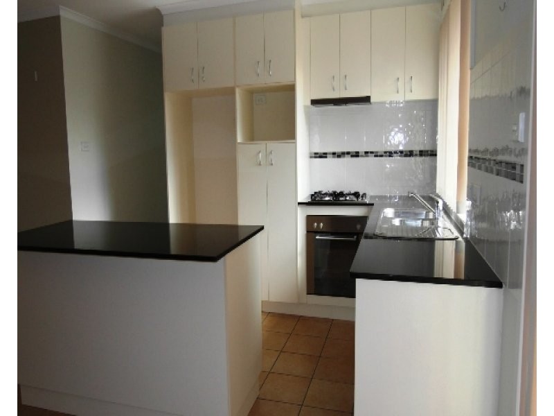 4/1B McKeahnie Street, Queanbeyan NSW 2620