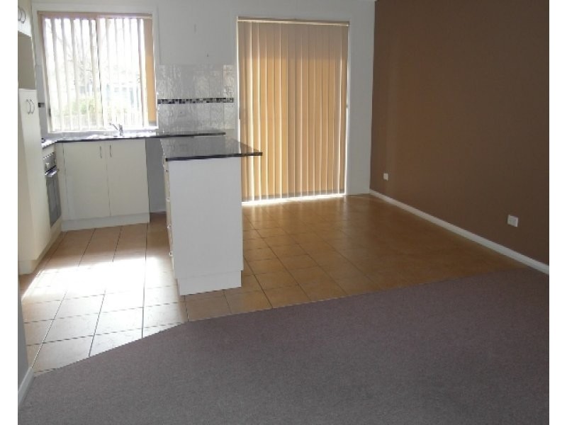 4/1B McKeahnie Street, Queanbeyan NSW 2620