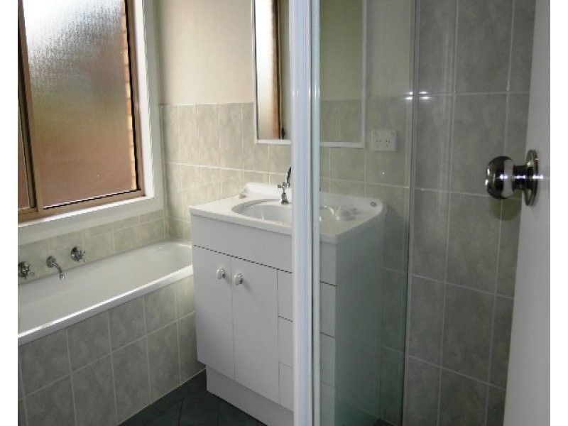 4/1B McKeahnie Street, Queanbeyan NSW 2620