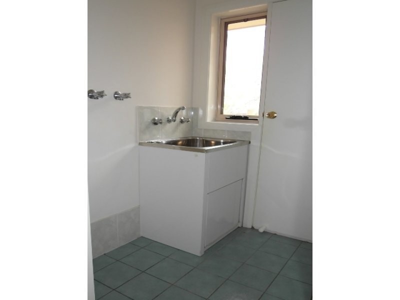 4/1B McKeahnie Street, Queanbeyan NSW 2620