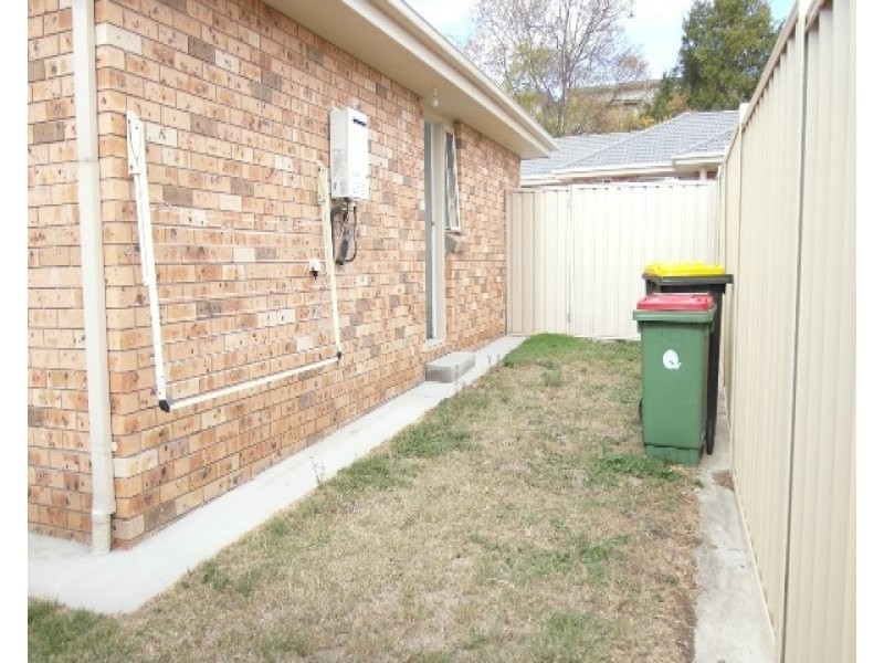 4/1B McKeahnie Street, Queanbeyan NSW 2620