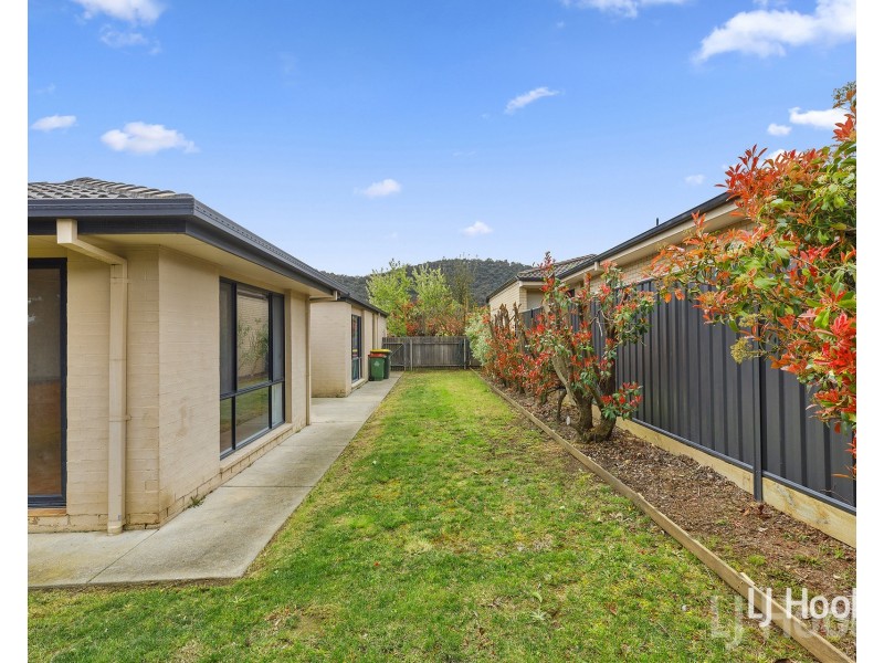18 Tooroonga Crescent, Jerrabomberra NSW 2619