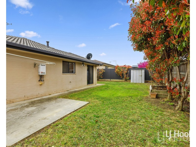 18 Tooroonga Crescent, Jerrabomberra NSW 2619