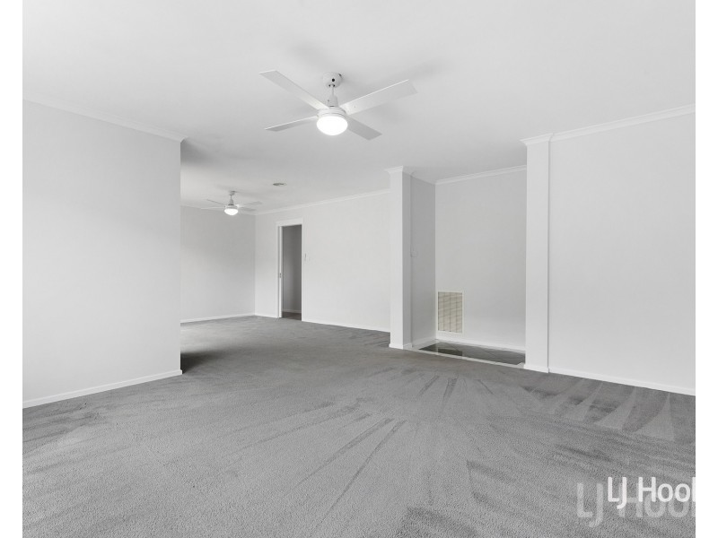 18 Tooroonga Crescent, Jerrabomberra NSW 2619