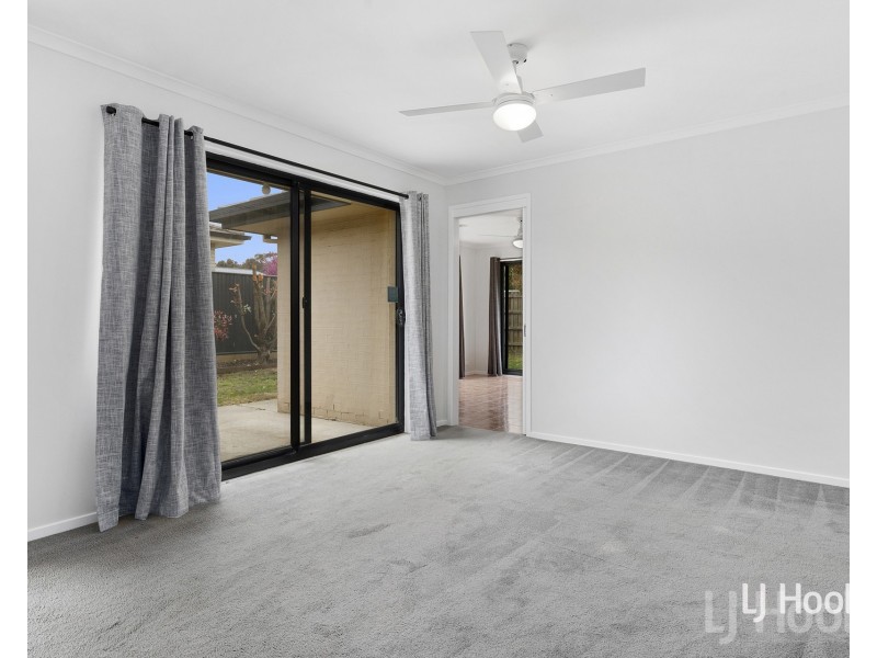 18 Tooroonga Crescent, Jerrabomberra NSW 2619