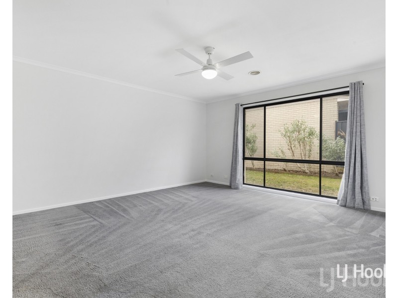18 Tooroonga Crescent, Jerrabomberra NSW 2619