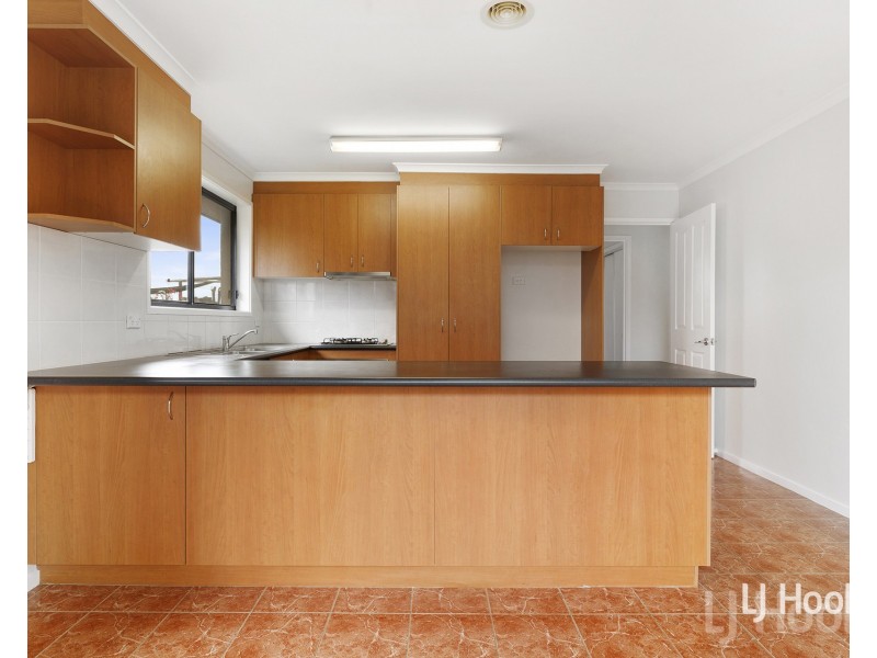 18 Tooroonga Crescent, Jerrabomberra NSW 2619