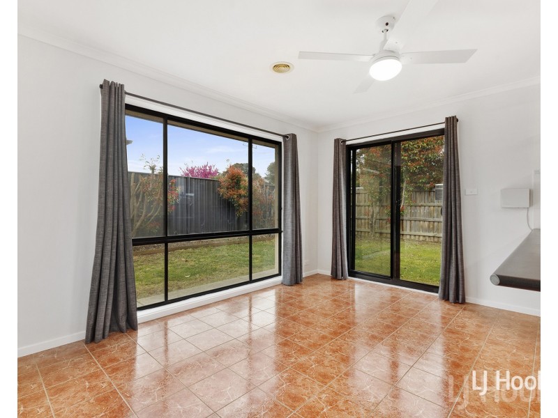18 Tooroonga Crescent, Jerrabomberra NSW 2619