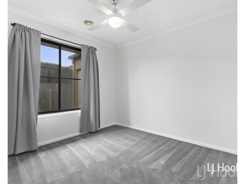 18 Tooroonga Crescent, Jerrabomberra NSW 2619