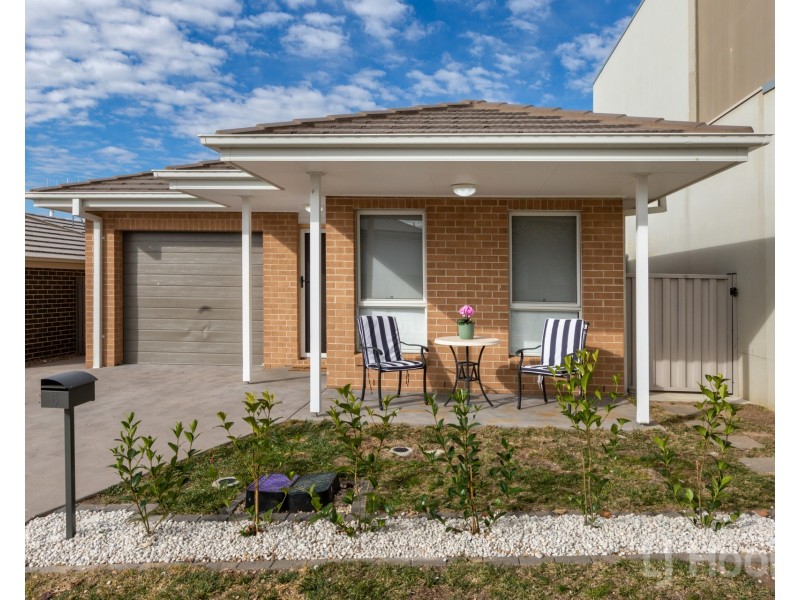 6 Mowle Street, Googong NSW 2620