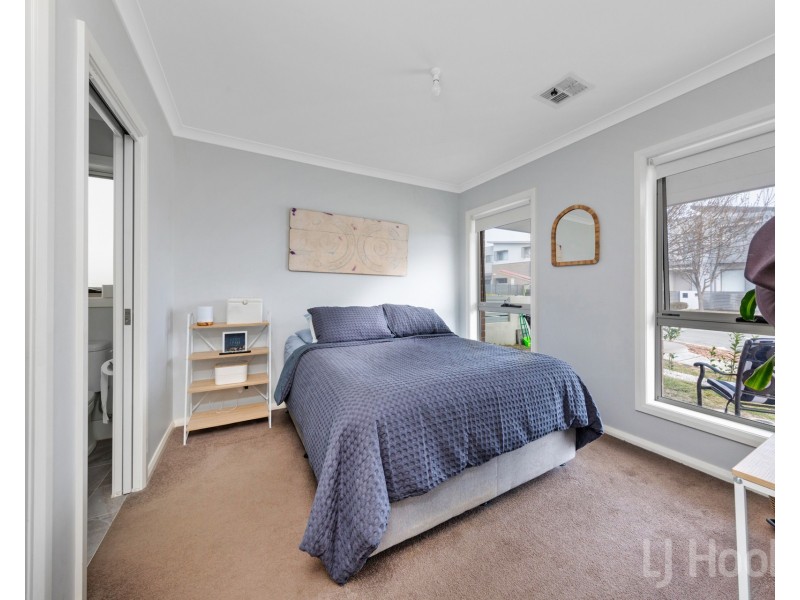 6 Mowle Street, Googong NSW 2620