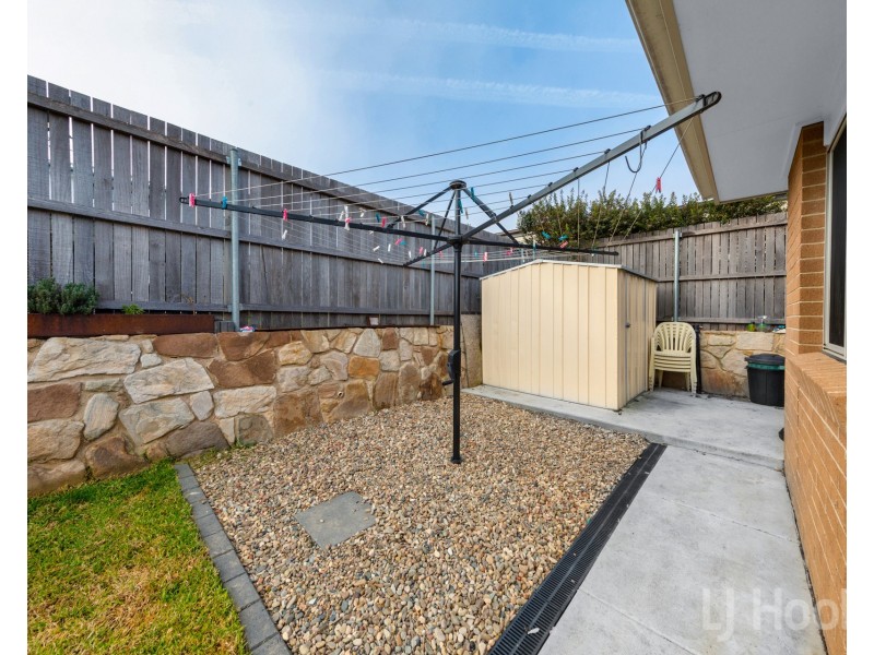 6 Mowle Street, Googong NSW 2620