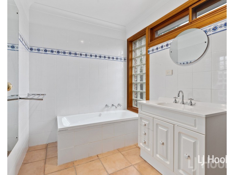 7 Forest Drive, Jerrabomberra NSW 2619