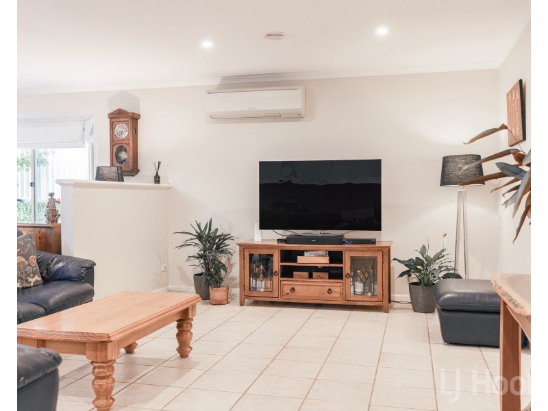37 Kinlyside Avenue, Jerrabomberra NSW 2619