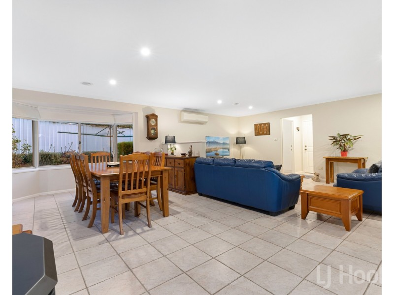 37 Kinlyside Avenue, Jerrabomberra NSW 2619