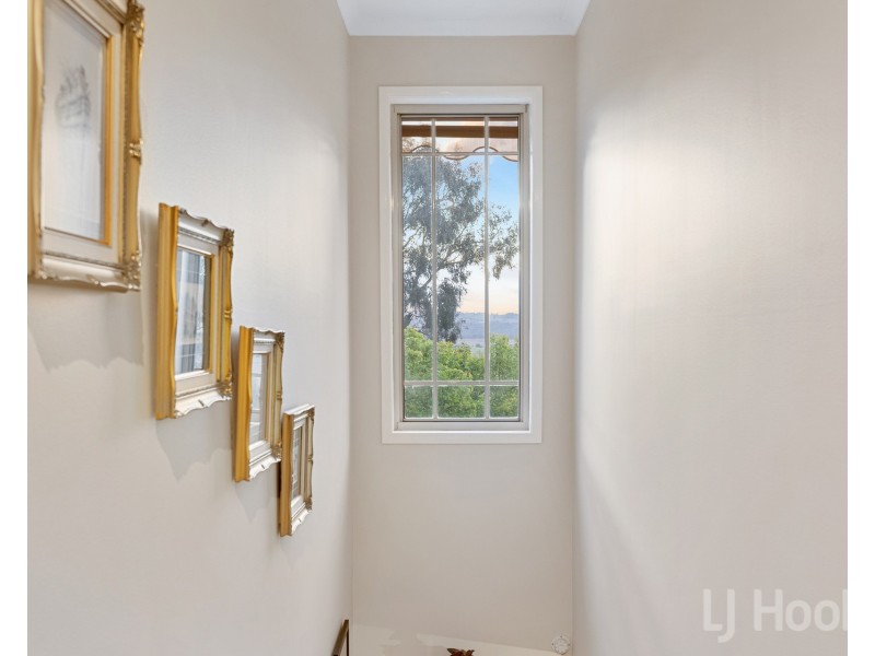 37 Kinlyside Avenue, Jerrabomberra NSW 2619