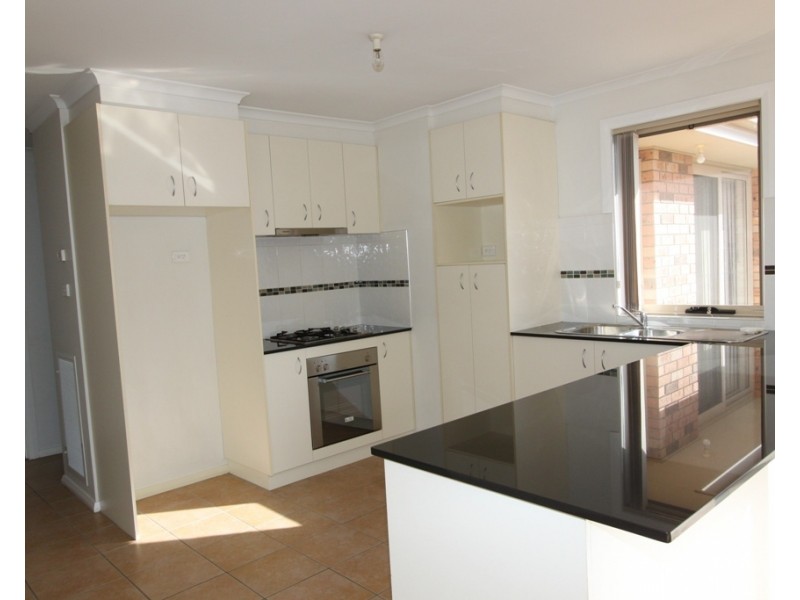 2/1B McKeahnie Street, Queanbeyan NSW 2620