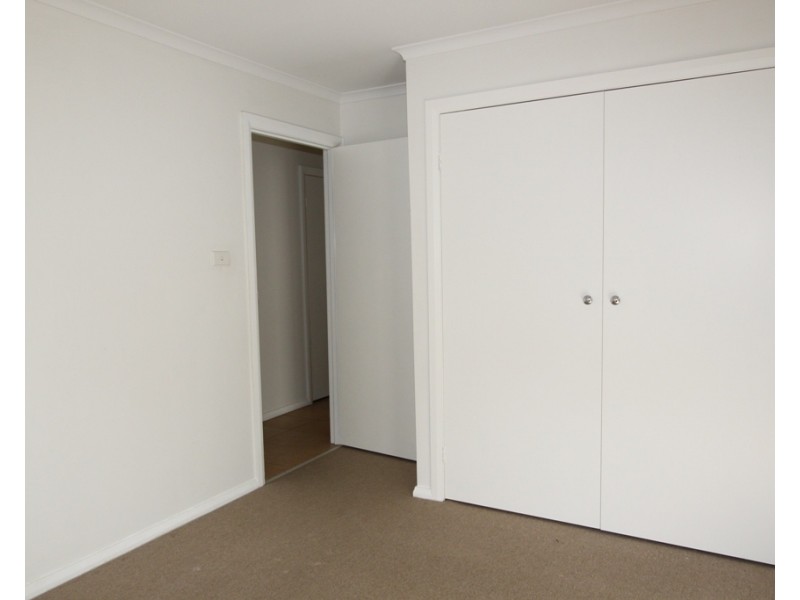 2/1B McKeahnie Street, Queanbeyan NSW 2620