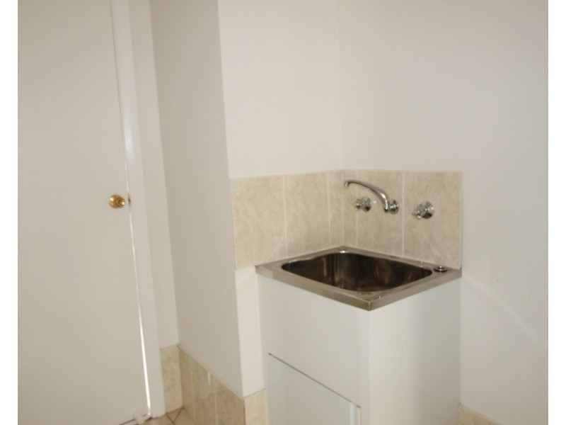 2/1B McKeahnie Street, Queanbeyan NSW 2620