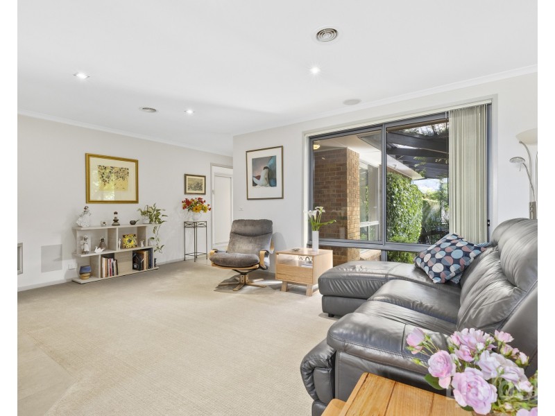 8 Hunt Place, Crestwood NSW 2620