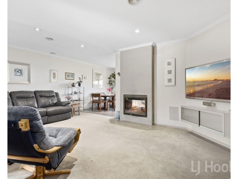 8 Hunt Place, Crestwood NSW 2620