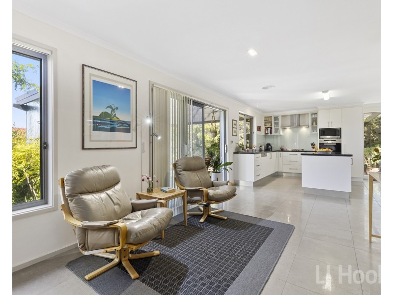 8 Hunt Place, Crestwood NSW 2620