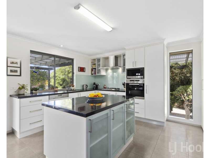 8 Hunt Place, Crestwood NSW 2620