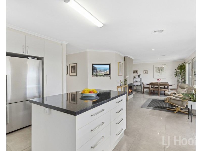 8 Hunt Place, Crestwood NSW 2620