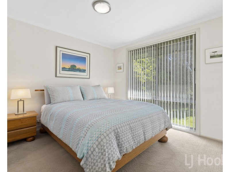 8 Hunt Place, Crestwood NSW 2620
