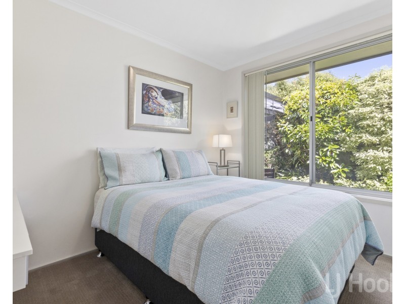 8 Hunt Place, Crestwood NSW 2620